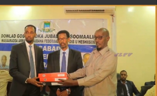 Madaxweyne kuxigeenka Jubbaland oo ka qeyb galay munaasabad uu xilka kula wareegayay Wasiirka Wasaaradda arimaha gudaha Jubbaland