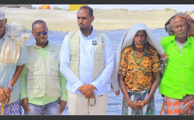 Wasaaradda tamarta iyo Kheyraadka biyaha Galmudug oo xulfad biyood ku wareejisay dadka deeganka Duduma cade ee gobolka Mudug.