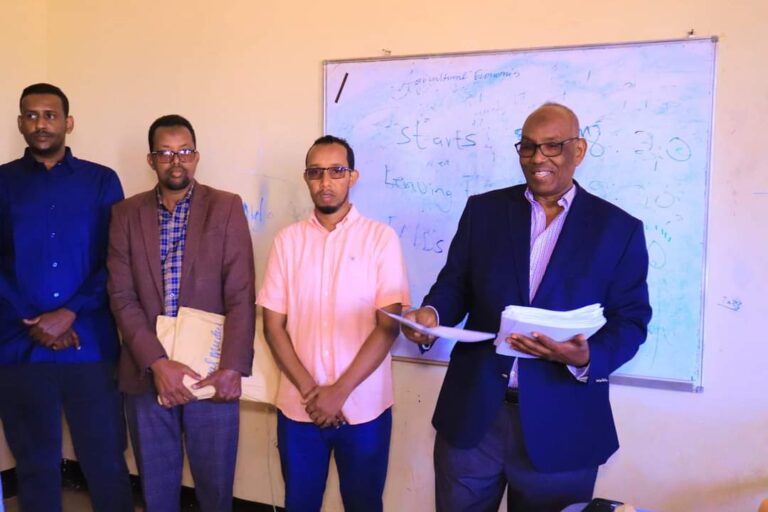 Jamacada umada soomaaliyeed faraceeda Galmudug oo  bilowday imtixaanka ardeyda sanadkan ku biiraya jamacada