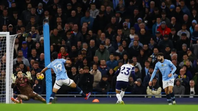 Tottenham Hotspur Oo Cashar Lama ilaabaan Ah U Dhigtay Man City