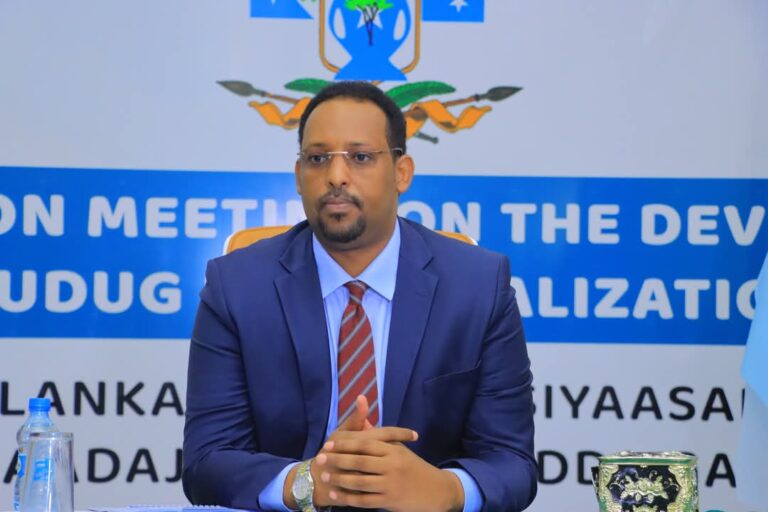 Madaxweyne ku-xigeenka Galmudug oo Dhuusamareeb ka daahfuray Shirka Ansixinta Adeegyada bulshada.