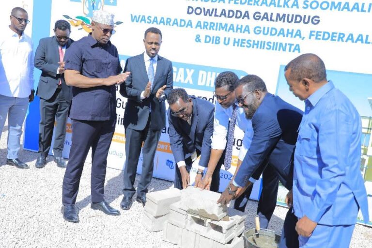 Madaxweynaha dowladda Galmudug oo dhagax dhigay dhismaha wasaaradda arrimaha gudaha Galmudug