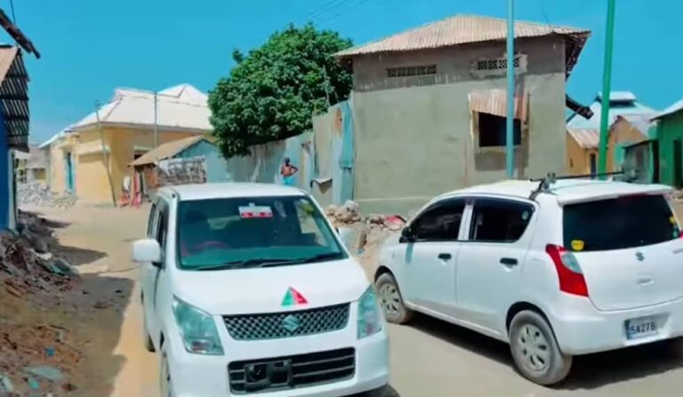 Gaadiid layda Magaalada Kismaayo oo ka hadlay amar dhawaan ka soo baxay Maamulka degmadaas
