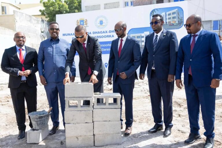 Ra’iisul Wasaaraha XFS oo dhagax dhigay  dhismaha Xarunta cusub ee Garsoorka Dalka
