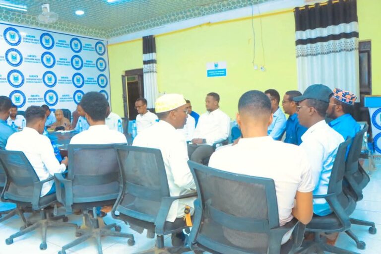 Maamulka degmada Gaalkacyo oo ka qayb galay kulanka looga hadlayay dar dar galinta gargaarka bini.aadanimada.