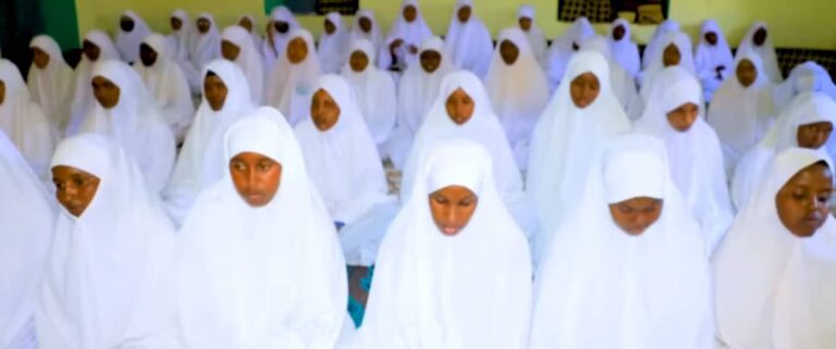 70 Gabdhood oo Imtixaan Diini ah loogu qabtay Dhuusamareeb.