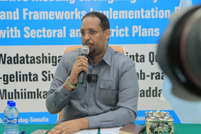 Galmudug oo xilka ka qaadeysa madax degmooyin oo lagu eedeeyay hurinta dagaal beeleedyada.