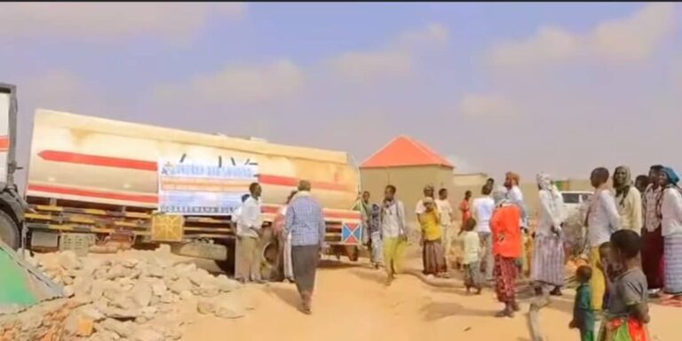 Deegaano Ka Tirsan Koofurta Gobolka Mudug oo Laga Sameeyey Biyo Dhaamin Kadib Biyo La’aan Baahsan.