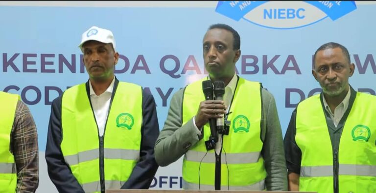 Gudigga Doorashooyinka Qaranka oo soo bandhigay qalabkii diiwaan gelinta Codbixiyaasha