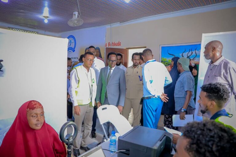 Guddoomiye Yabooh oo kormeer  Degmooyinka ay ka socdaan Isdiiwaangelinta dadweynaha