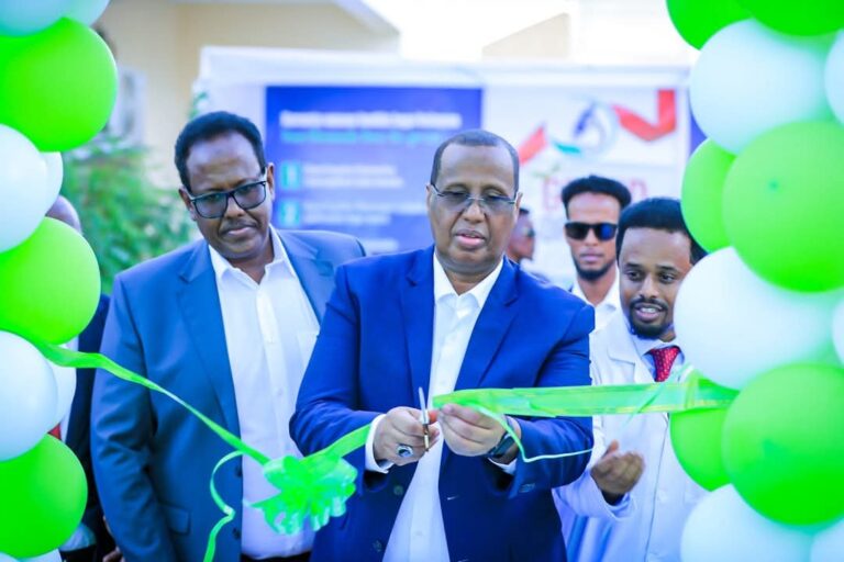 Madaxwayne ku xigeenka Puntland oo Garowe ka xarig jaray xarunta Baaritaannada Kansarka