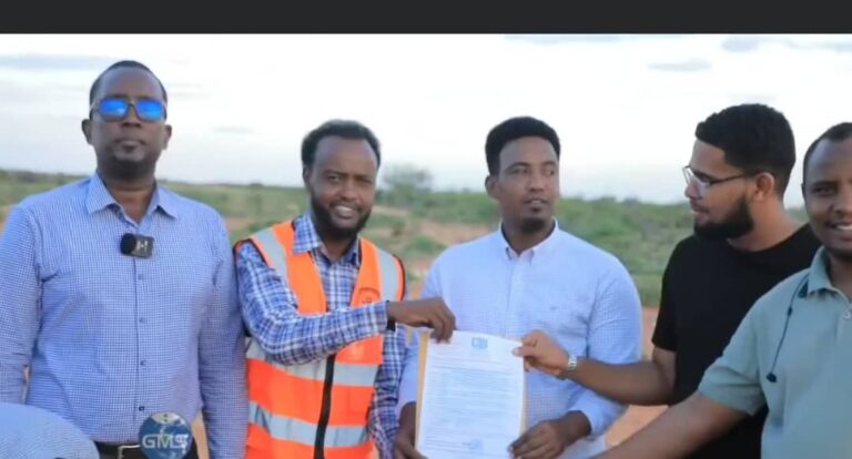 Maamulka Dhuusamareeb oo dhul  wareejiyey masuuliyiin ka tirsan Wasaaradaha Dowladda Galmudug