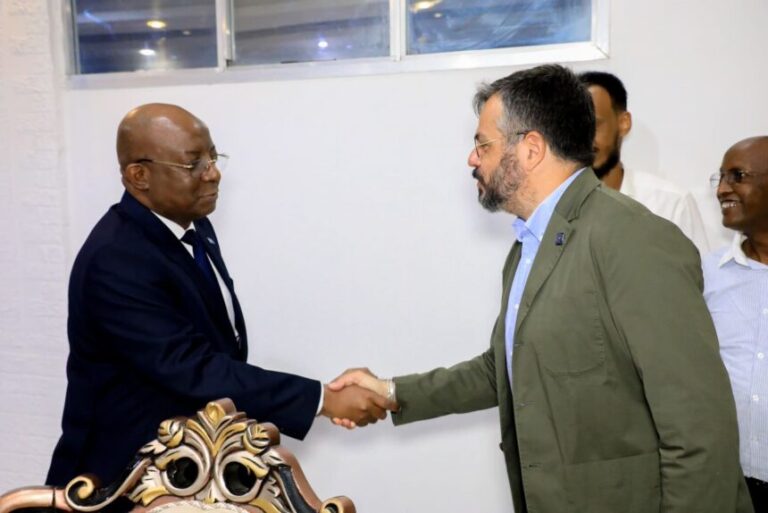 Wasiirka Warfaafinta XFS oo la kulmay Wakiilka Haya’adda IOM ee Soomaaliya