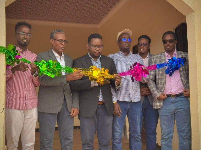 Mas’uuliyiin ka tirsan oo Galmudug oo xariga ka jarey xarun Caafimaad deegaanka Olol