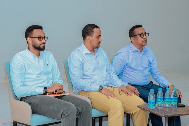 Gudiga Dorashoyinka oo Dhuusamareeb Tababar uga Furay Shaqaalaha diiwaangalinta Codbixiyaasha.