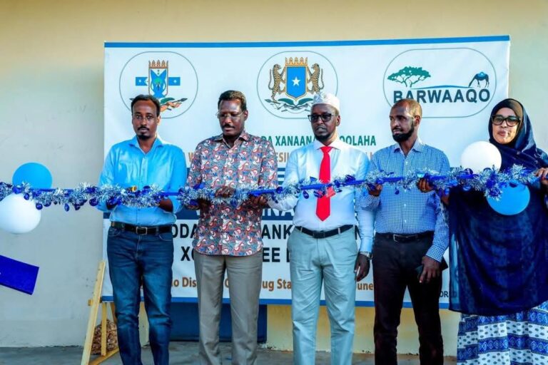 Madaxweynaha Galmudug oo xarigga ka jaray xarunta daweynta xoolaha Degmada Baxdo.