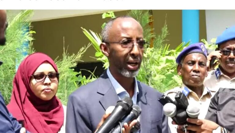 Wasiirka Wasaaradda Waxbarashada XfS   oo soo xiray Imtixaanka Fasalka 12-aad