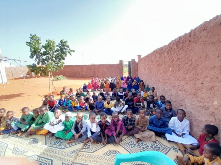 CUlimada degmada caabudwaaq oo Muslimta ugu baaqay in laga qayb qaato dhismaha madarasado lagu qur.aanka.