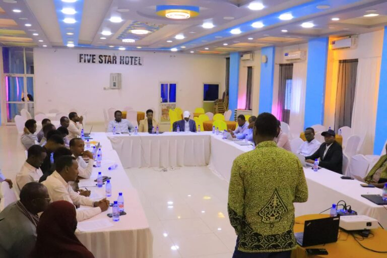 Wasaaradda Qorsheynta Galmudug oo tababar u qabatay qaar ka mida Shaqaahalaha  dowladda.