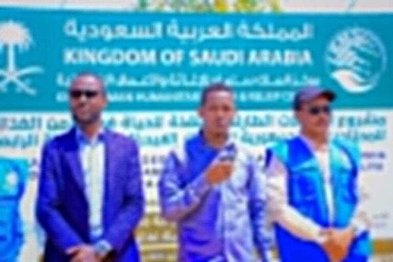 Maamulka degmada Cadaado iyo Hay’adda Tadaamun oo deeq Raashin  ah gaarsiiyay 1,000( kun) qosys oo ka mid ah dadka dan yarta.