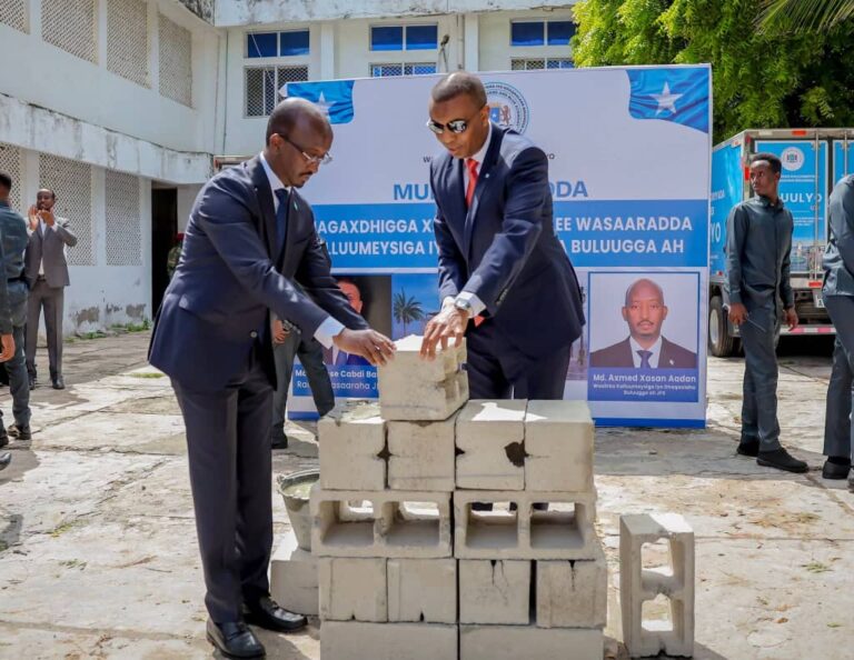 Ra’iisul Wasaaraha Soomaaliya oo dhagax dhigay Dhismaha xarunta Wasaaradda Kalluumeysiga