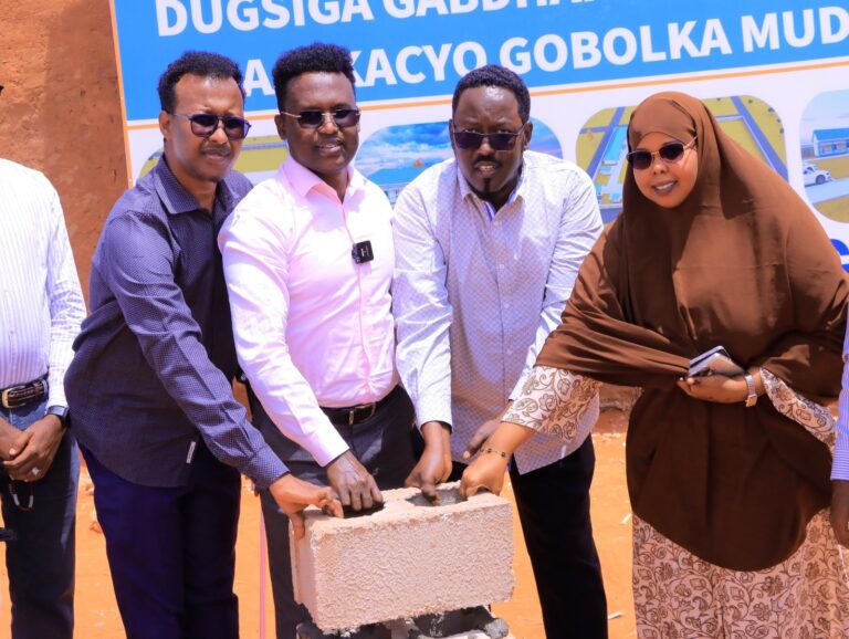 Galmudug oo magaalada Gaalkacyo ka dhagax-dhigtay Iskuul si gaar ah wax loogu bari doono Gabdhaha.