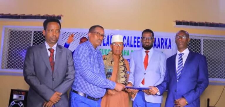 Wasaaradda arimaha gudaa Galmudug oo xilalka u kala  wareejisay guddoomiyaasha degmada Wisil.