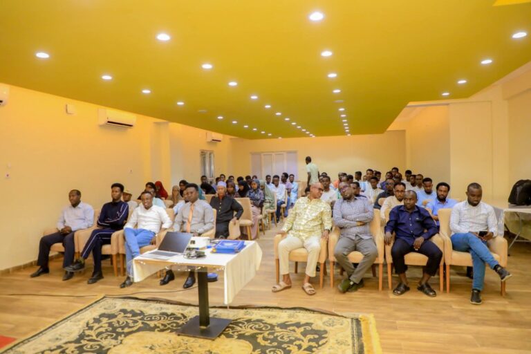 Masuuliyiin Galmudug  oo ka qayb galay daah-furka kuliyado cusub oo lagu soo kordhiyay  Jaamacadda Plasma.