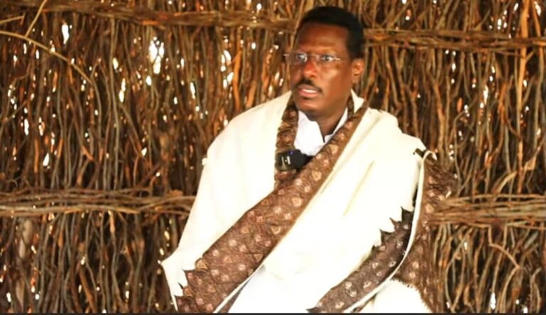 Madaxwaynaha Galmudug oo Dhuusamareeb ku soo xiray shir lagu heshiisiinayay beelo ku dagaallamay deegaanno ka tirsan gobolka Galguduud.
