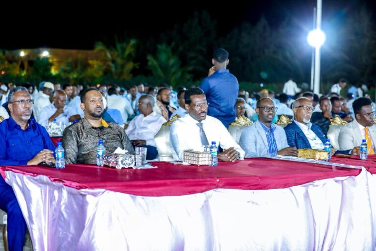 Madaxweynaha  Galmudug oo Munaasabad soo dhaweyn ah u sameeyay Macalimiinta deeganada Galmudug.