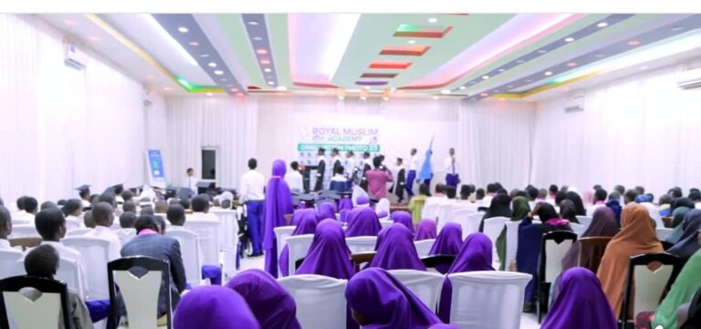 Mas’uuliyiin ka tirsan Galmudug oo ka qeyb galay munaasabad qalin-jabin ah oo ka dhacday Guriceel.