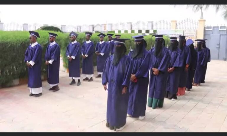 Xaflad ay ku qalin-jebinayeen arday oo lagu qabtay  Cadaado.