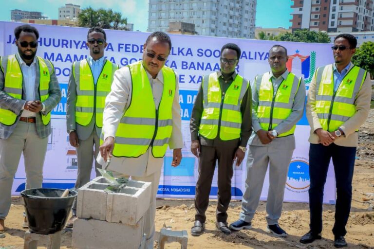 Maamulka Gobolka Banaadir oo dhagax-dhigay Warta Siigaale ee magaalada Mugdisho.