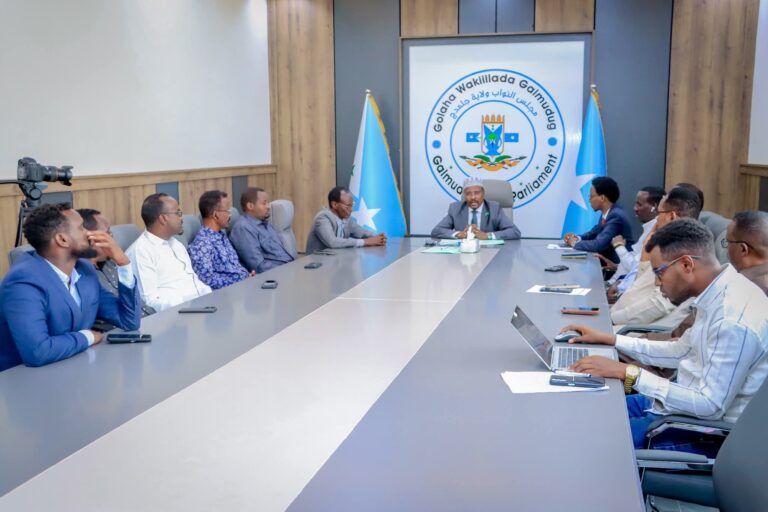 Baarlamaanka Galmudug oo shir ka yeeshay ansixinta Gobolo iyo degmooyin cusub.
