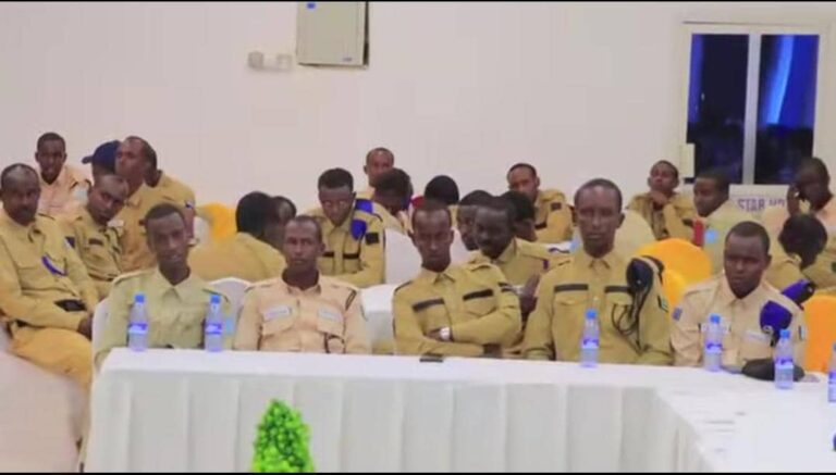 Ciidanka Xasilinta booliska gobolka Mudug oo tababar looga furay Magaalada Gaalkacyo.