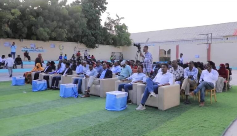 Kulan looga hadlayy dib u eegista Dastuurka oo lagu qabtay  degmada Wartanabada.