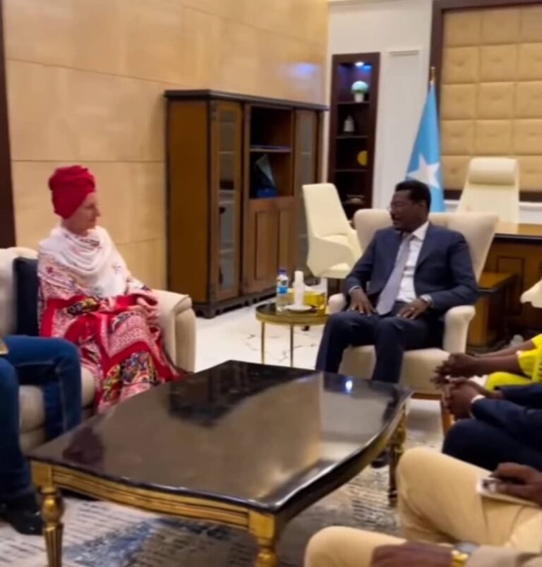 Madaxwaynaha Galmudug oo xafiiskiisa ku qaabilay Madaxa Xuquuqda Aadana ee xafiiska QM.