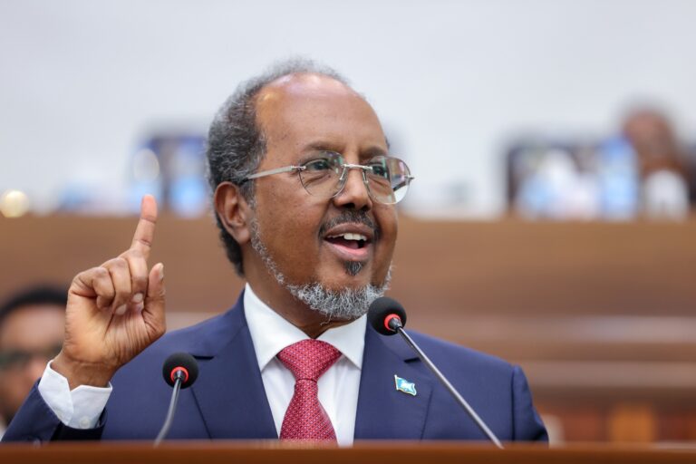 Madaxwaynaha soomaaliya oo ka hadlaya cabashada bulshada Caasimada ee  arimaha dhulka.