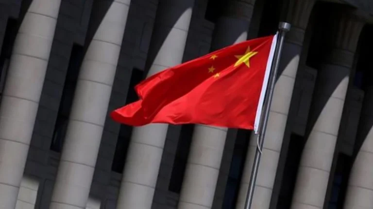 Shiinaha oo Ganaax lacageed dul dhigaya Dadka aan waxbaran ee wax falanqeeya