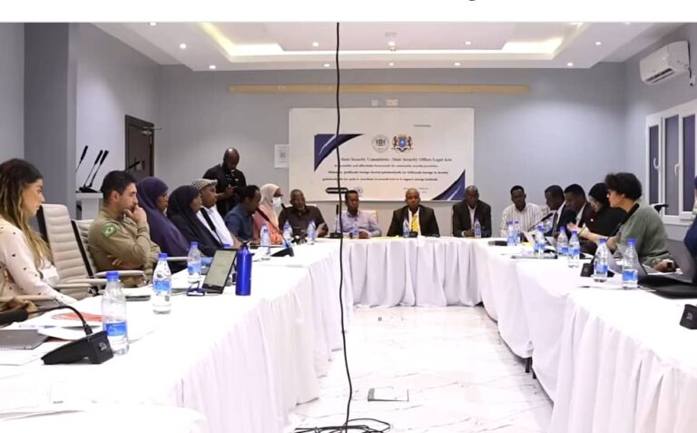 Kulan  looga hadlayeey xoojinta  hannaanka maamul ee amniga Soomaaliya oo Muqdisho lagu qabtay.