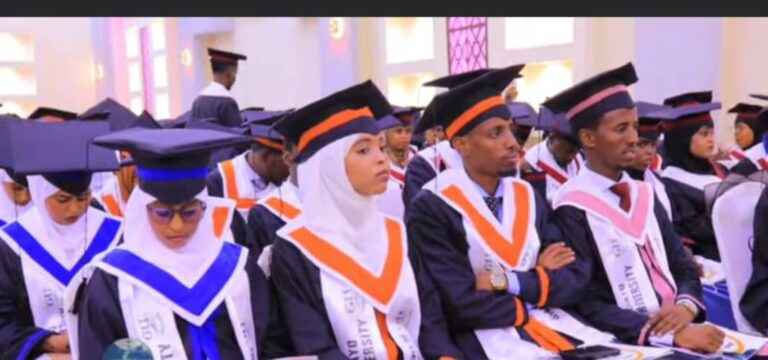 Munaasabad ay ku qalinjabinayeen arday ka baxaday Jamacadda GU oo lagu qabtay magaalada Gaalkacyo