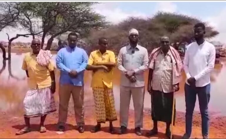 Maamulka degmada Cadaado oo dadka deegaanka Tuulo-Sarmaan Ugu baaqay in ay nabada ka shaqeeyaan.