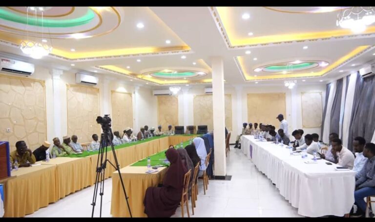 Kulan looga hadlayay wada-shaqaynta Booliska iyo bulshada oo lagu qabtay magaalada Dhuusamareeb