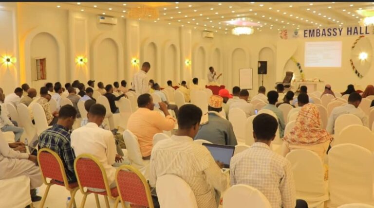 Wasaaradda Waxbarashada Galmudug oo Galkacyo tababar uga furtay  ku dhowaad 100 macallin.