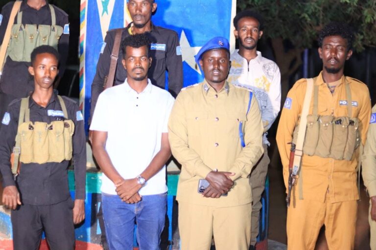 Taliska booliska Miirjiiclay oo fariin adag u diray bulshada degaankaas.