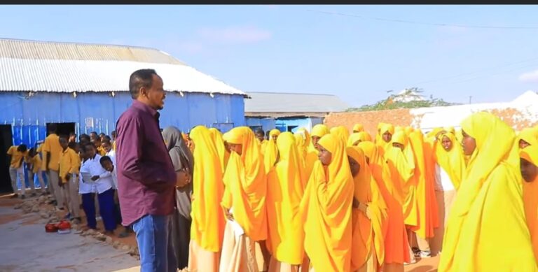 Hay’adda Ifrah Foundation oo wacyigelin ka qabatay goobaha waxbarasho magaalaga Dhuusamareeb